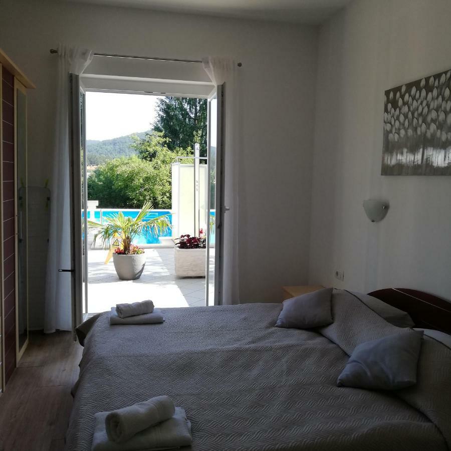 Guest House Surina App Surina'S Green Holiday Рупа Стая снимка